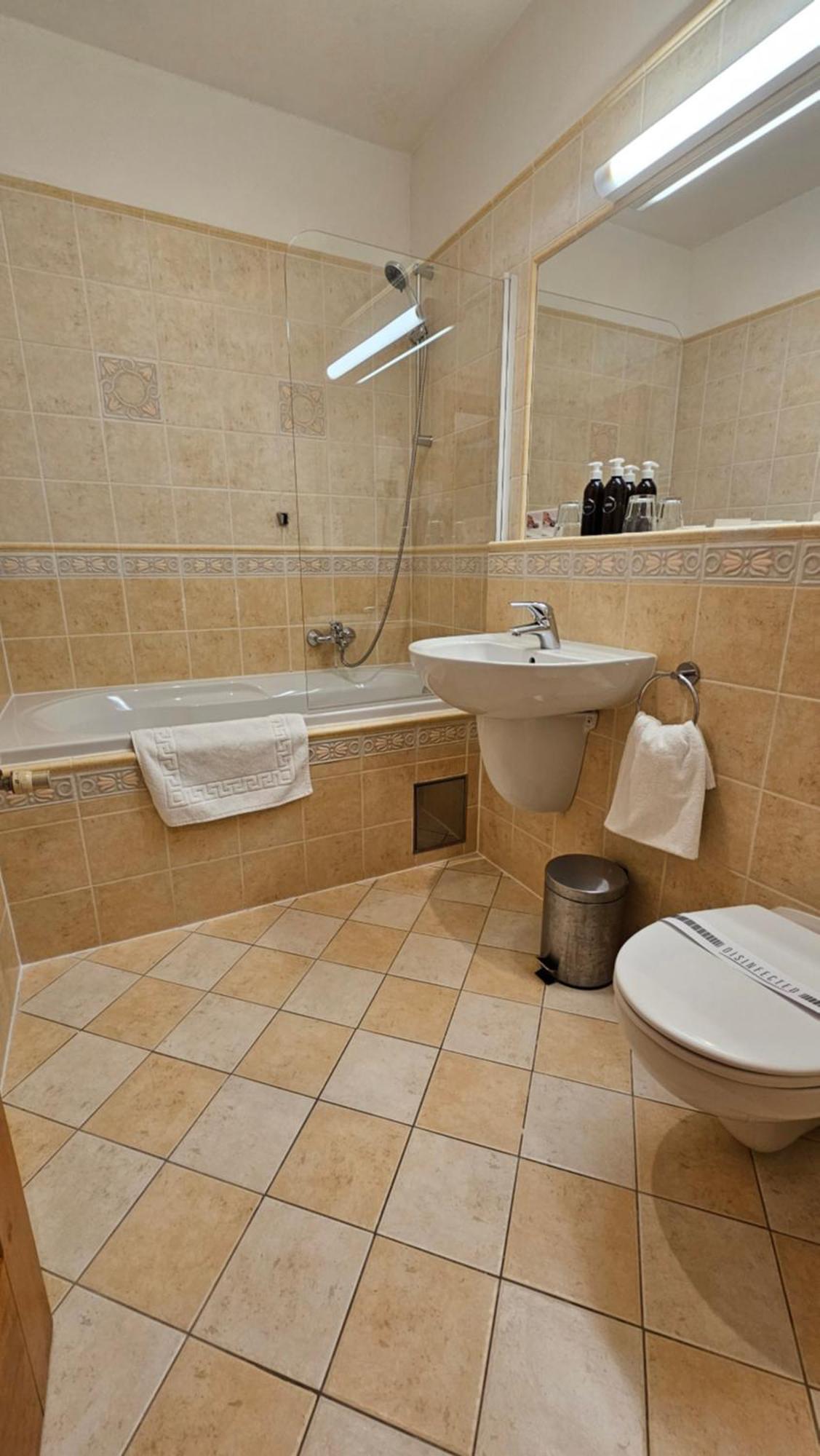 Claris Hotel 3*